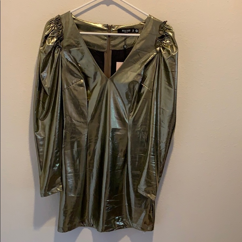Misguided Dress. Petite Puff Sleeve Gold Mini/US 4ââââââââââââââââââââââ